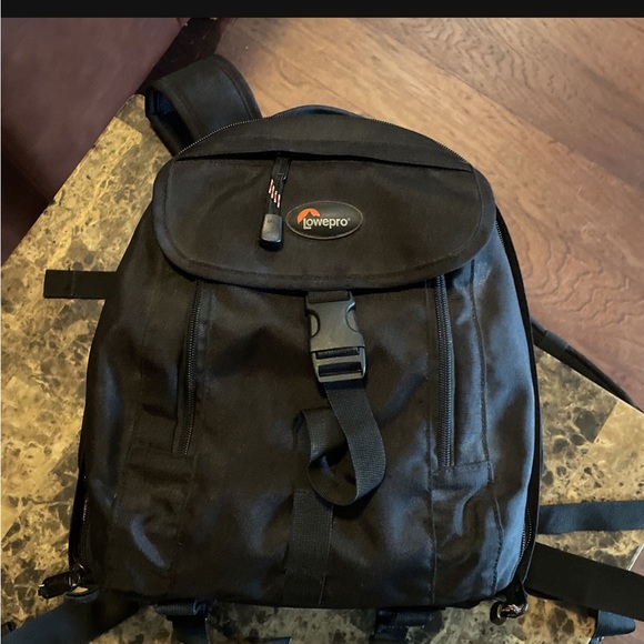 Canon Rebel T3i with 18-55 mm lens, Camera Bag, 430EX Speedlite and a Tripod. - Picture 2 of 6